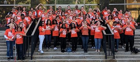 Photo de groupe de la Journée du chandail orange 2018 des employés de la Fondation Trillium de l'Ontario.